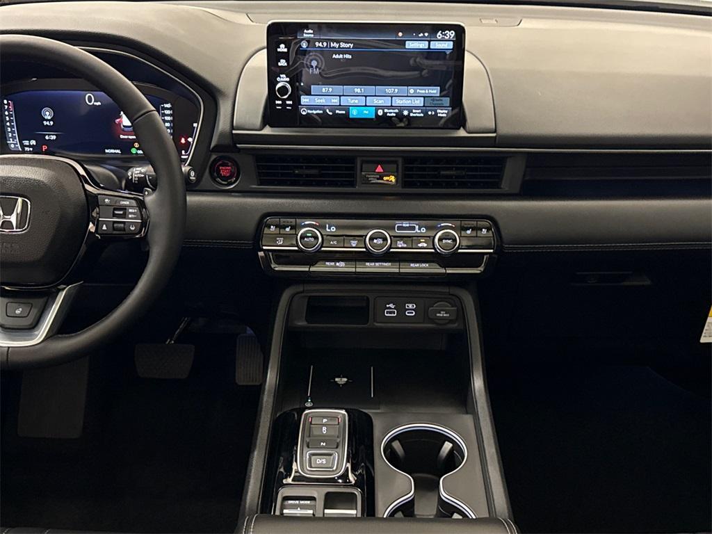 new 2025 Honda Pilot car, priced at $52,485