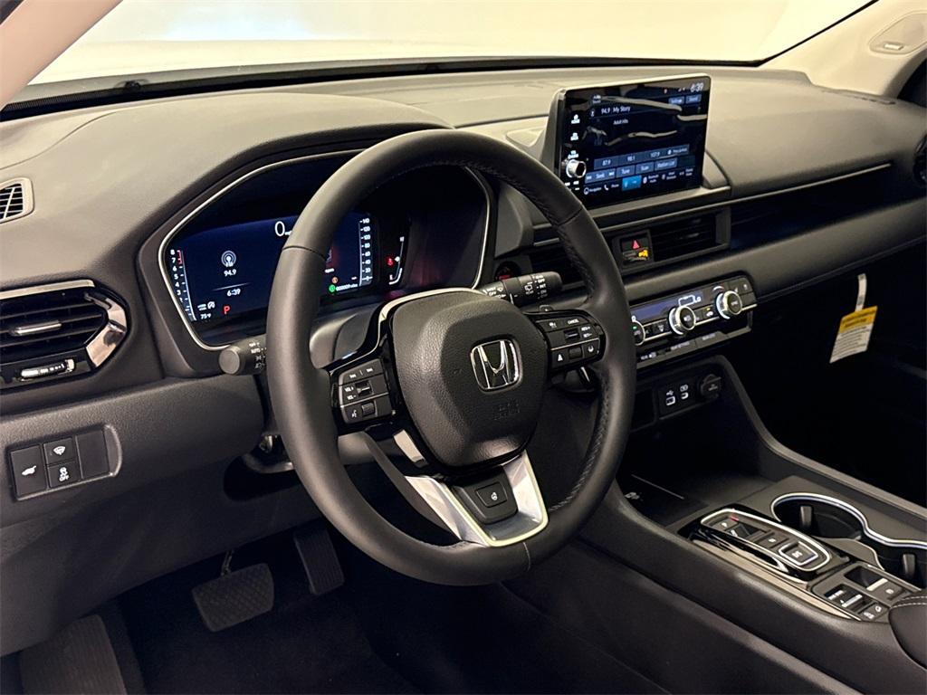 new 2025 Honda Pilot car, priced at $52,485