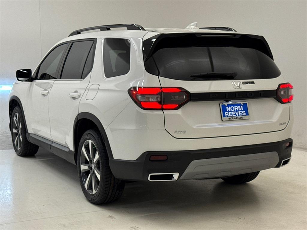 new 2025 Honda Pilot car, priced at $52,485