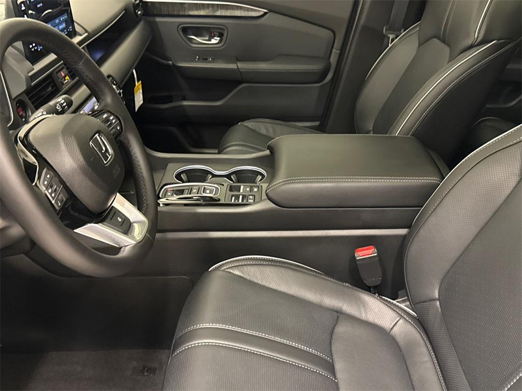 new 2025 Honda Pilot car, priced at $52,485