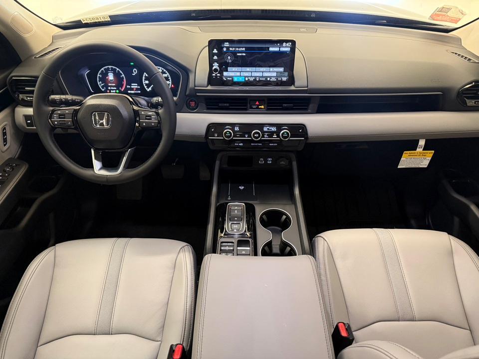 new 2025 Honda Pilot car, priced at $45,868