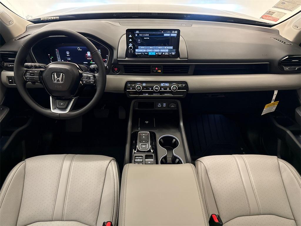 new 2025 Honda Pilot car, priced at $52,280