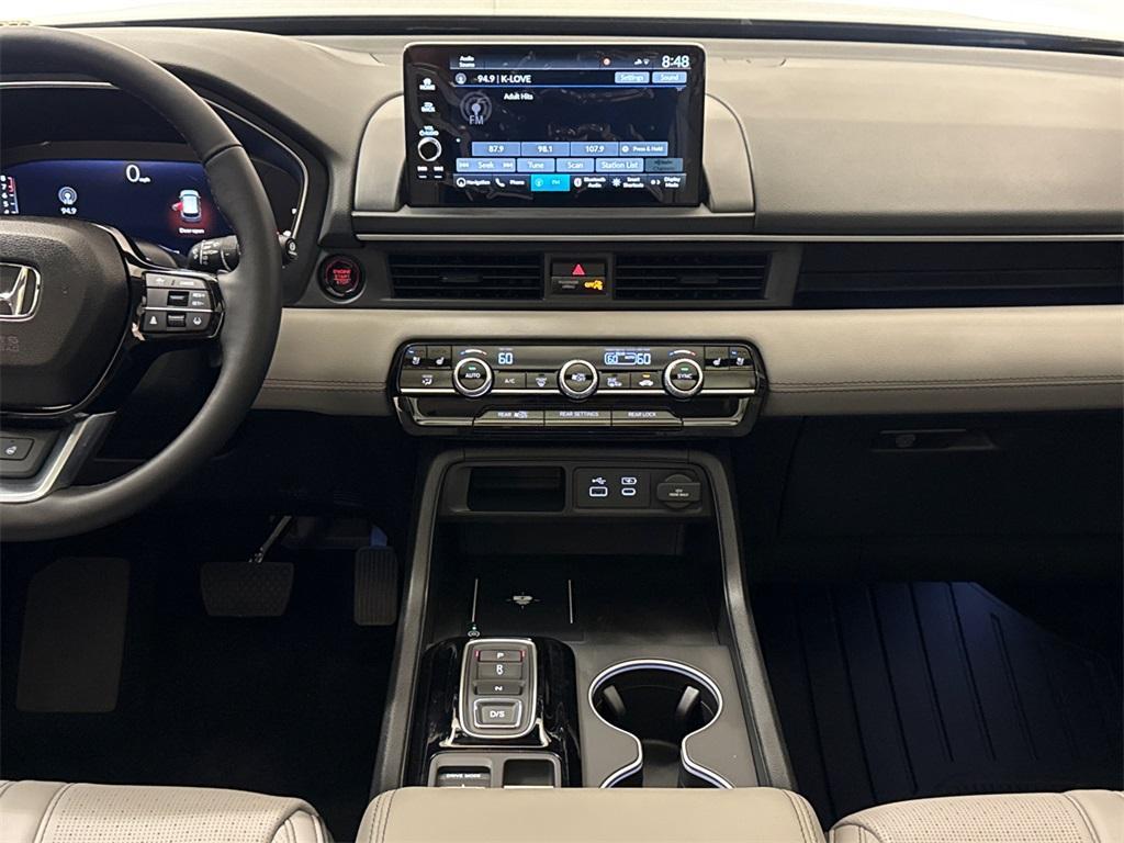 new 2025 Honda Pilot car, priced at $50,278