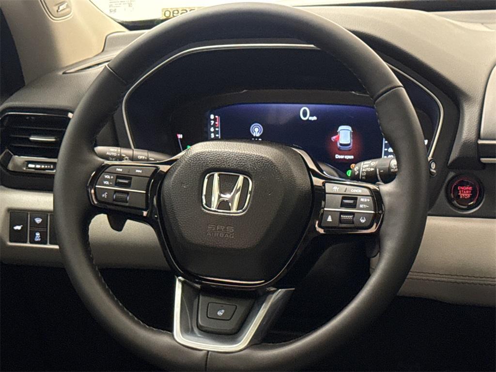 new 2025 Honda Pilot car, priced at $52,280