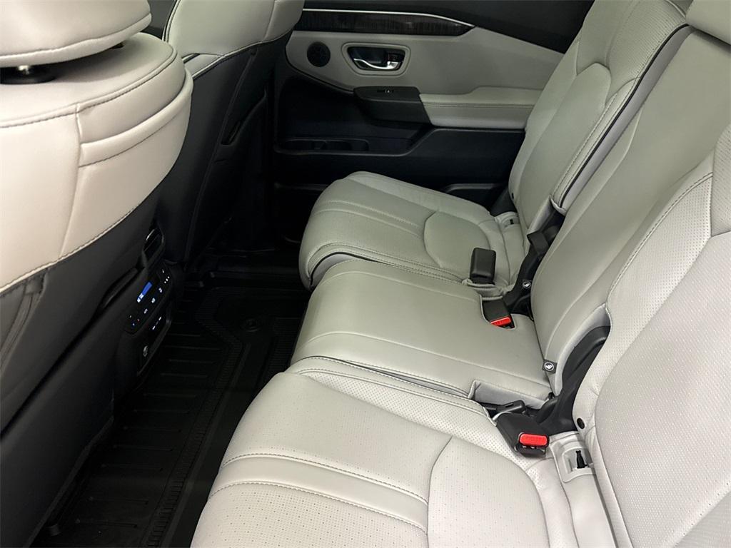 new 2025 Honda Pilot car, priced at $50,278