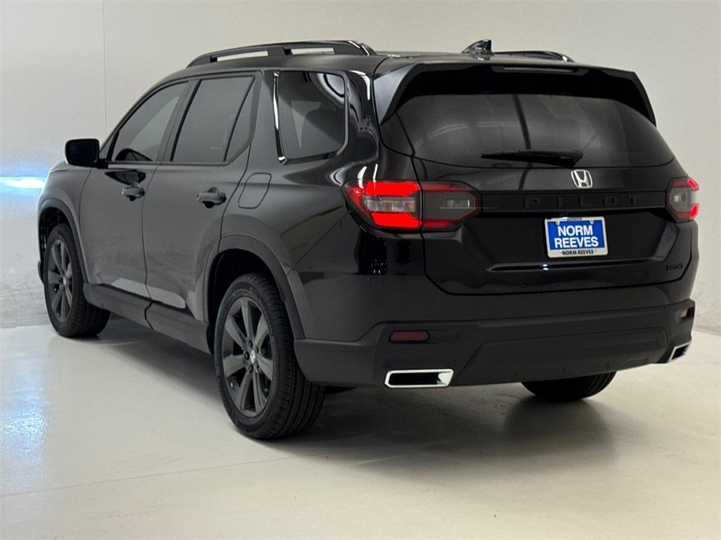 new 2025 Honda Pilot car, priced at $39,861