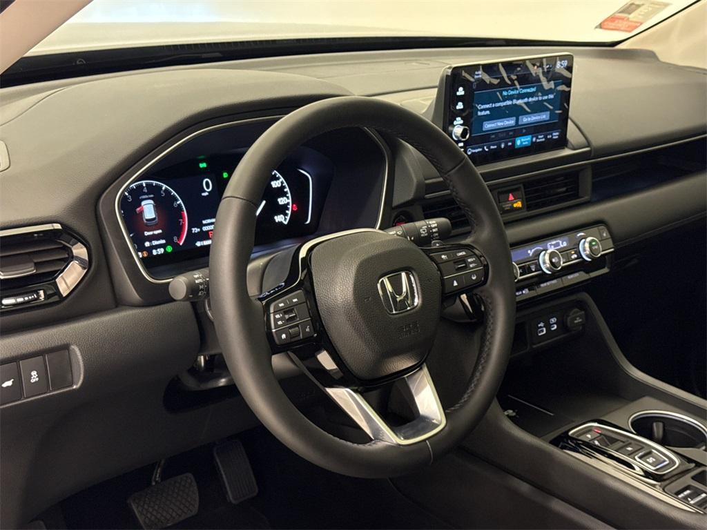 new 2025 Honda Pilot car, priced at $47,950