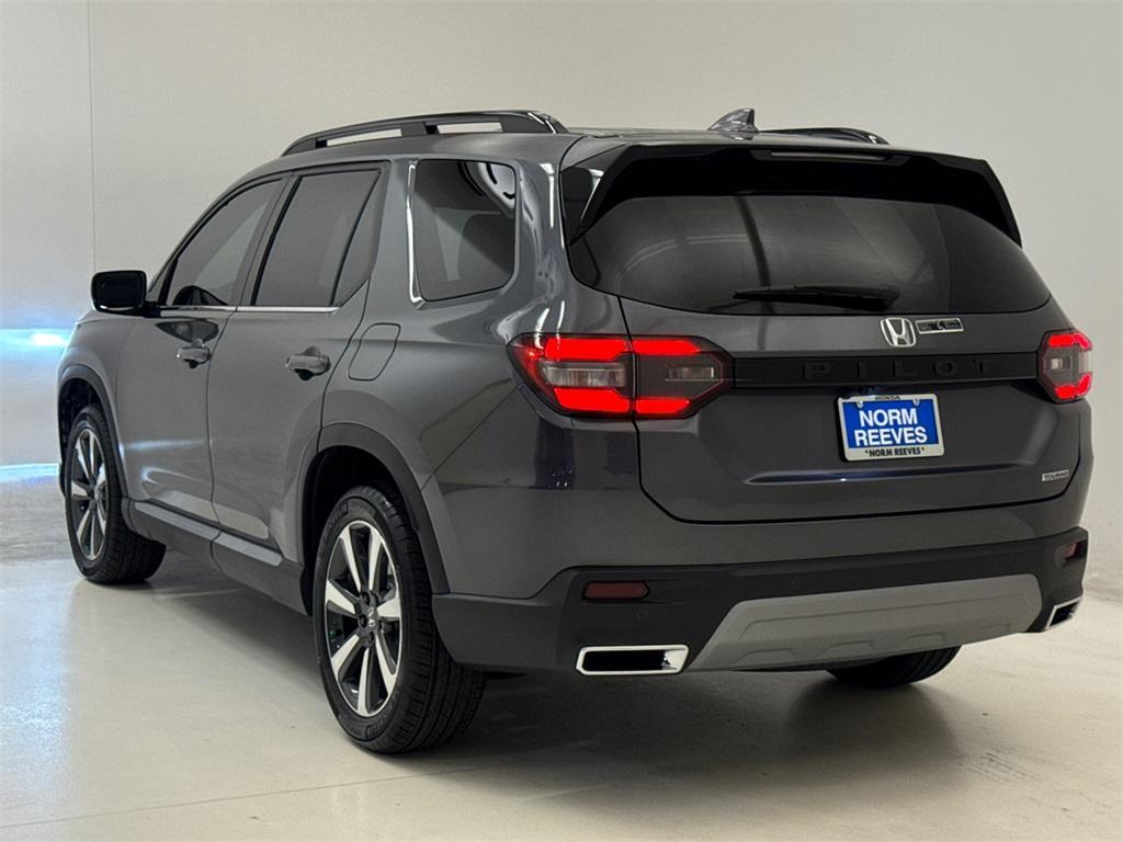 new 2025 Honda Pilot car, priced at $47,950