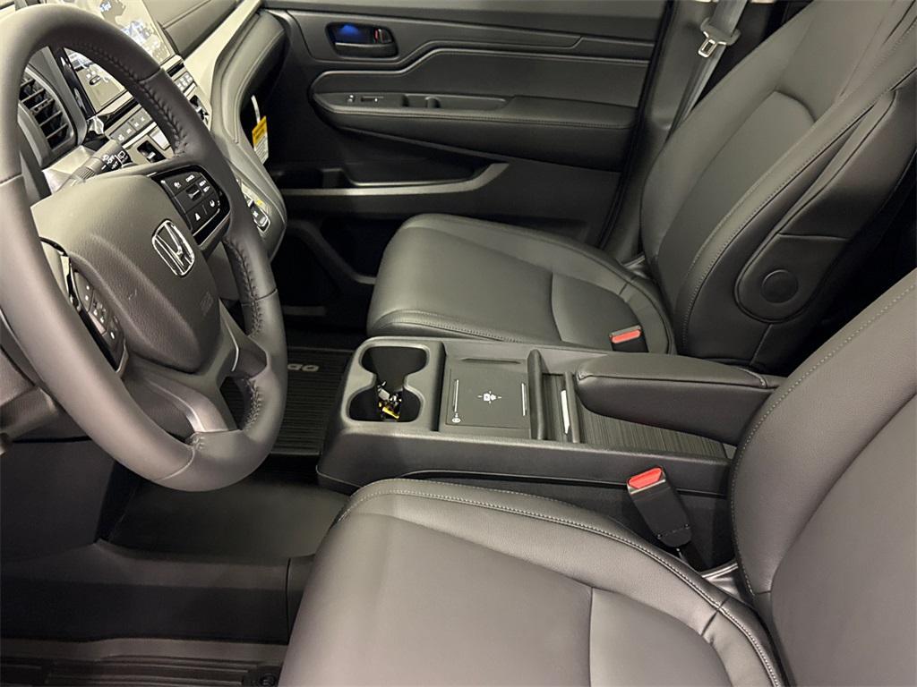 new 2025 Honda Odyssey car, priced at $40,817