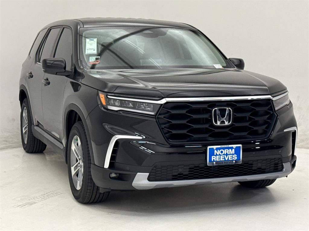 new 2025 Honda Pilot car, priced at $45,630