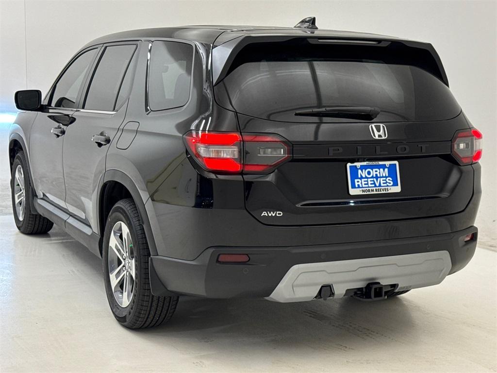 new 2025 Honda Pilot car, priced at $45,630