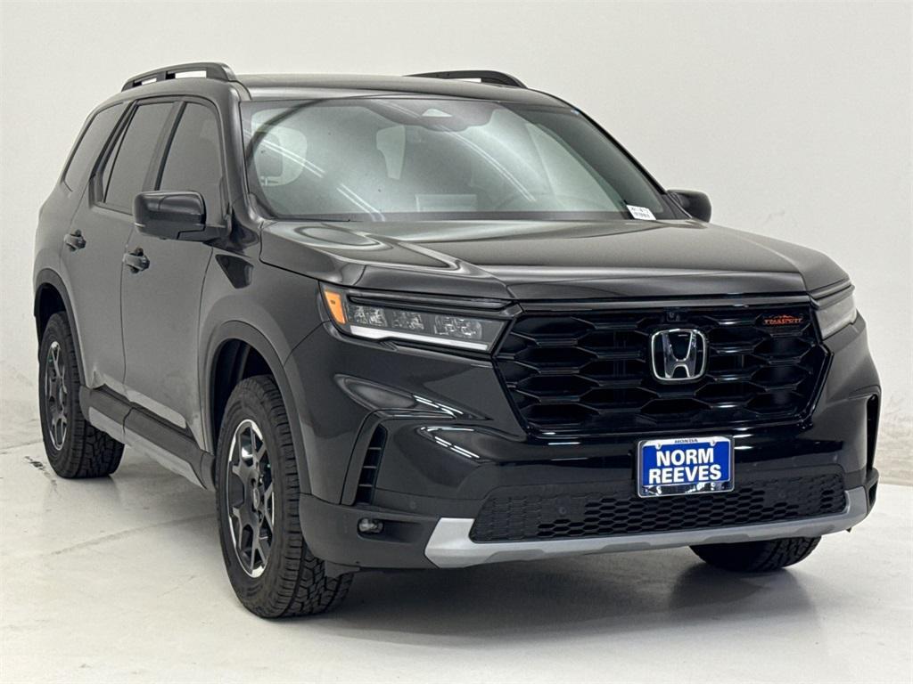 new 2025 Honda Pilot car, priced at $49,823