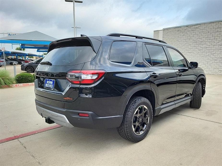 new 2025 Honda Pilot car, priced at $53,280