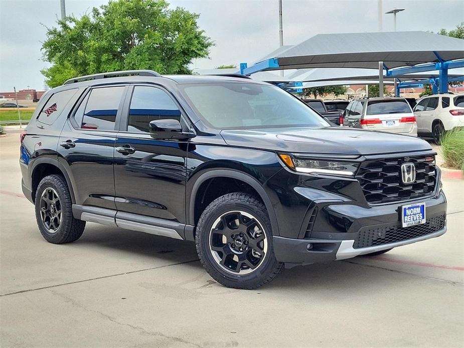 new 2025 Honda Pilot car, priced at $53,281