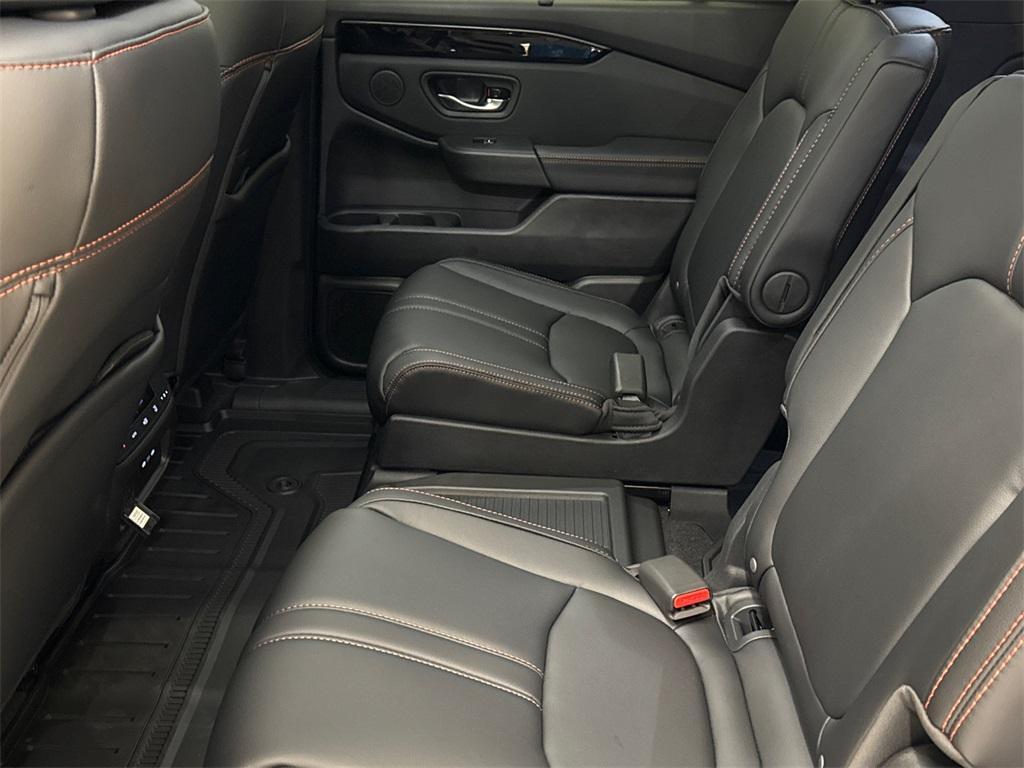 new 2025 Honda Pilot car, priced at $49,350