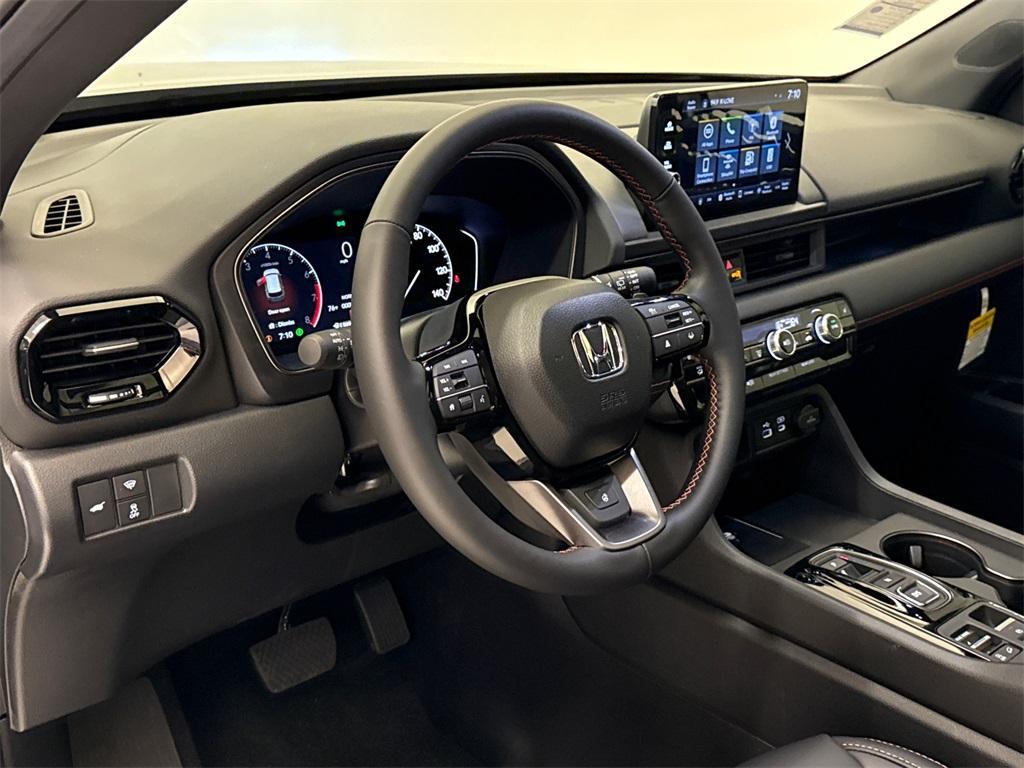 new 2025 Honda Pilot car, priced at $49,350