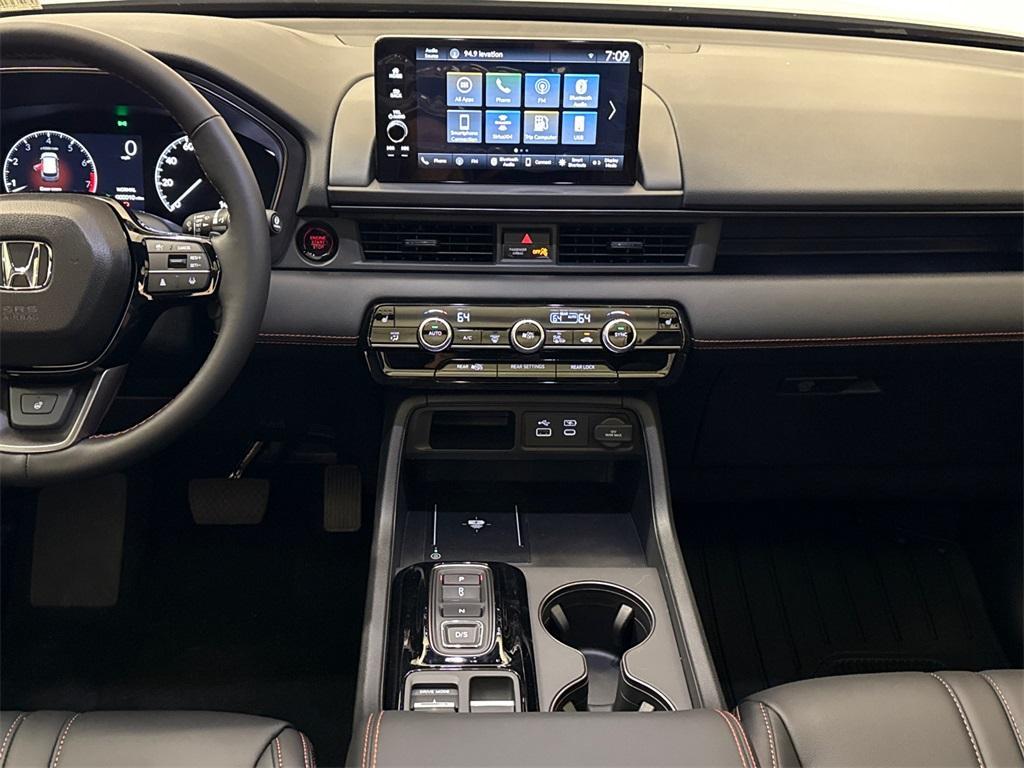 new 2025 Honda Pilot car, priced at $49,350