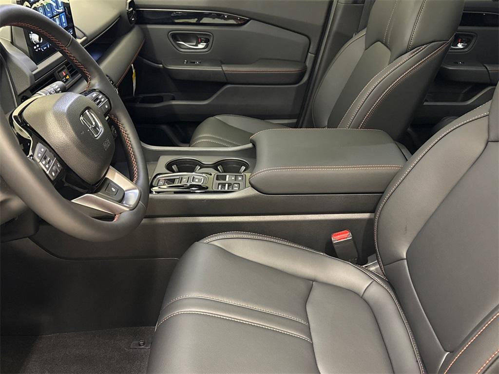 new 2025 Honda Pilot car, priced at $49,350