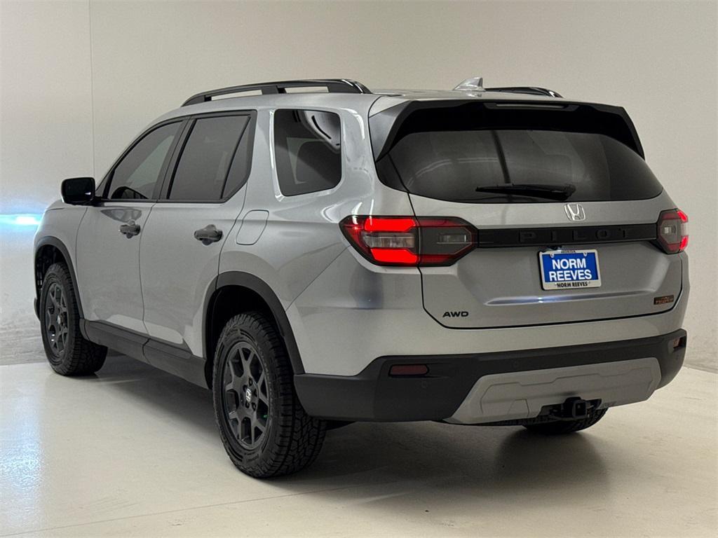 new 2025 Honda Pilot car, priced at $49,350
