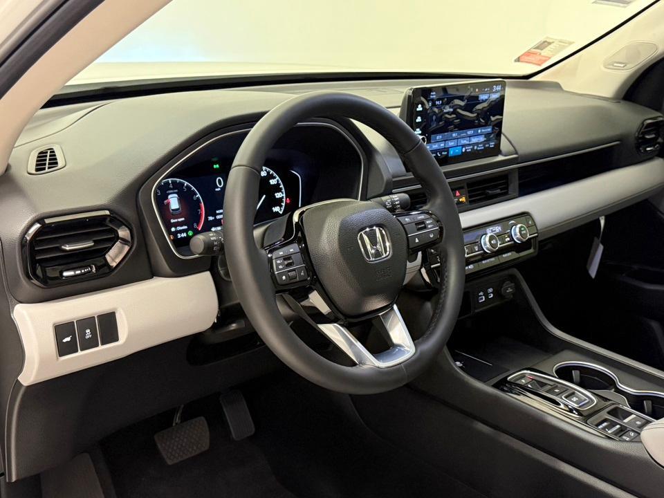 new 2025 Honda Pilot car, priced at $48,055