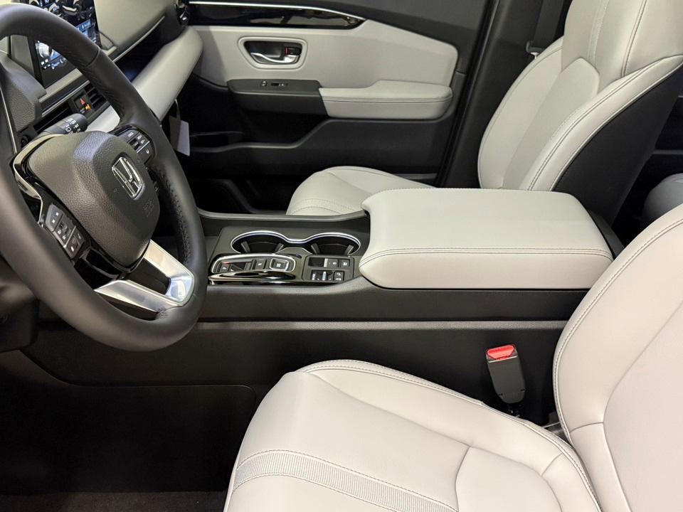 new 2025 Honda Pilot car, priced at $48,055