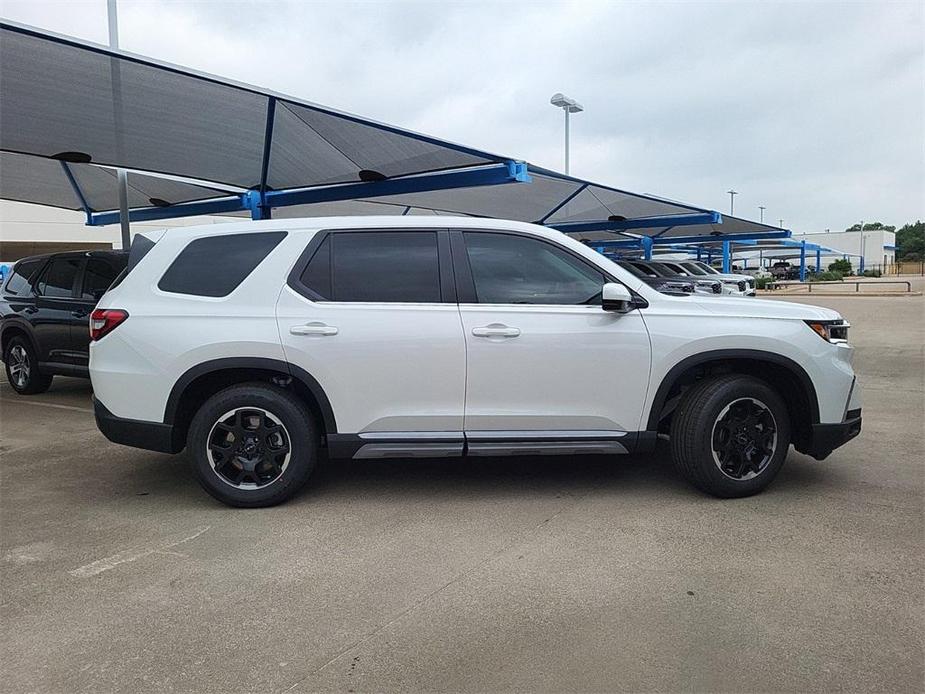 new 2025 Honda Pilot car, priced at $44,815