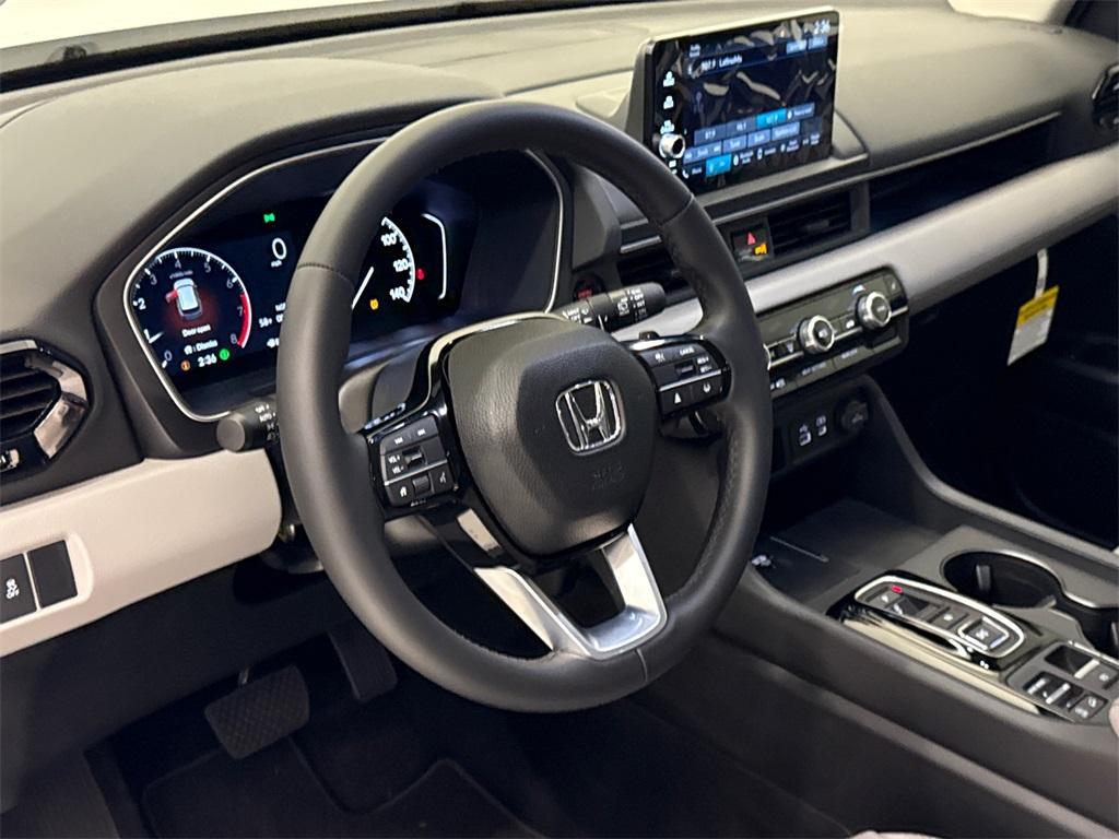 new 2025 Honda Pilot car, priced at $44,216