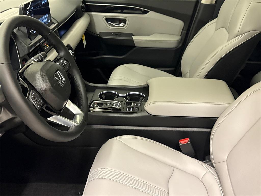 new 2025 Honda Pilot car, priced at $49,663