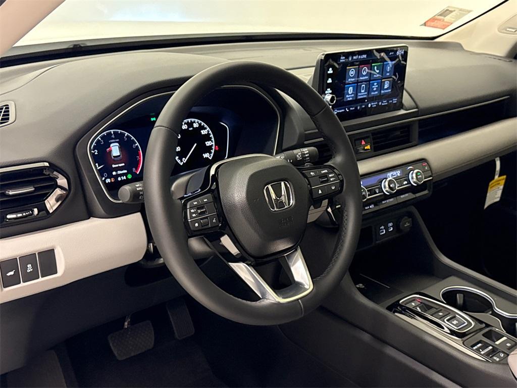 new 2025 Honda Pilot car, priced at $46,319