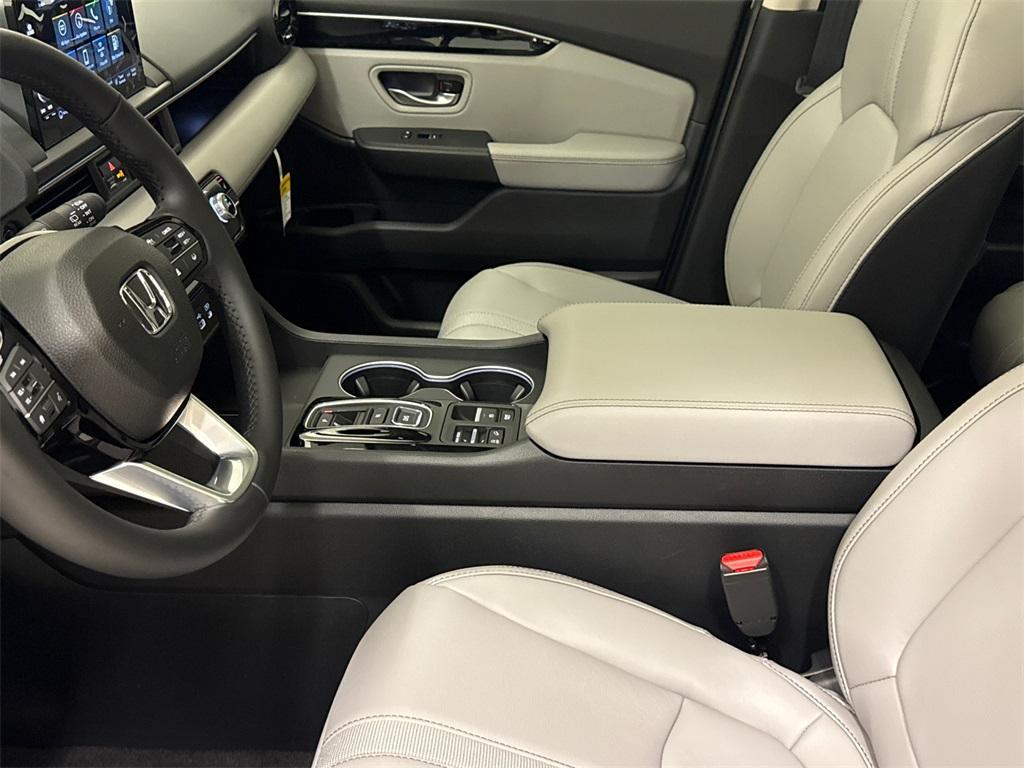 new 2025 Honda Pilot car, priced at $46,319
