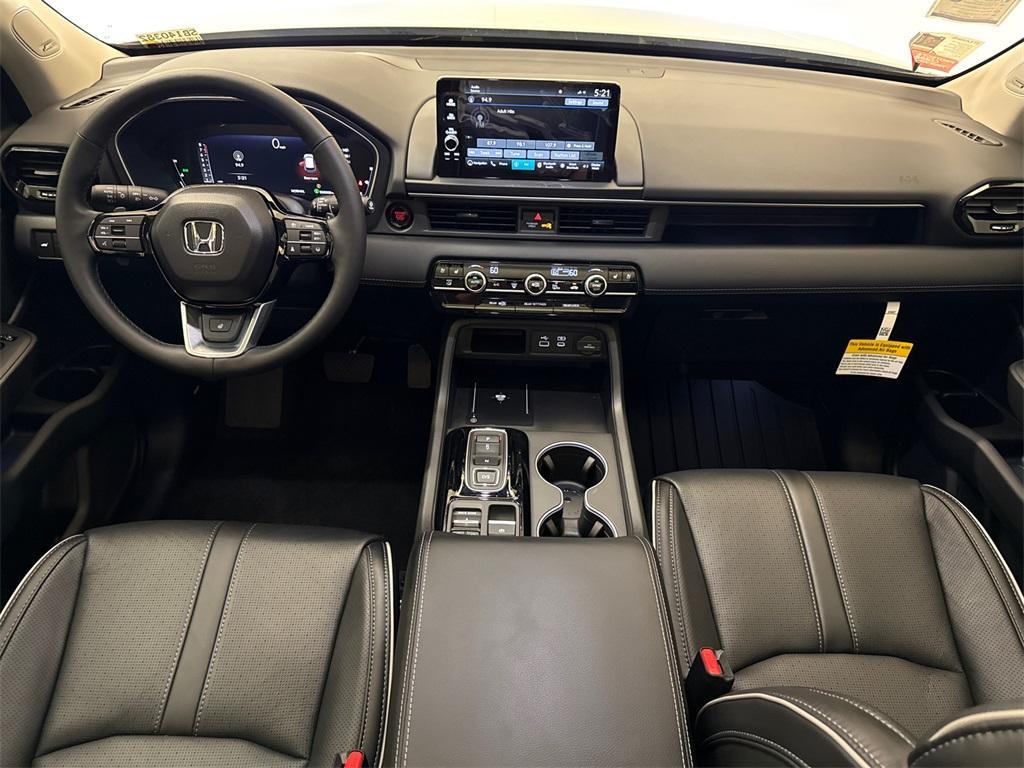 new 2025 Honda Pilot car, priced at $51,377
