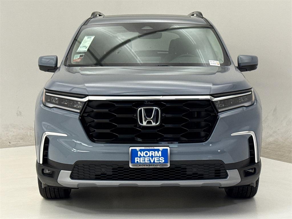 new 2025 Honda Pilot car, priced at $51,377