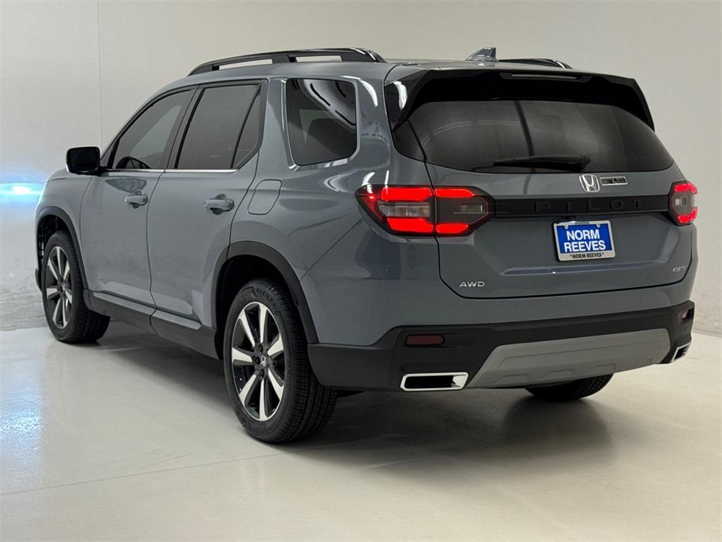 new 2025 Honda Pilot car, priced at $51,377