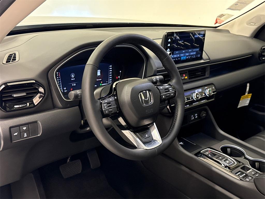 new 2025 Honda Pilot car, priced at $51,377