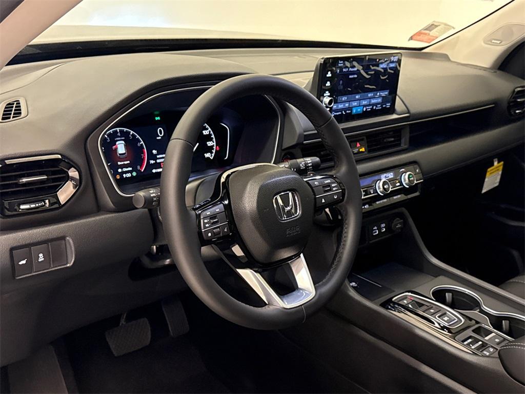 new 2025 Honda Pilot car, priced at $47,332