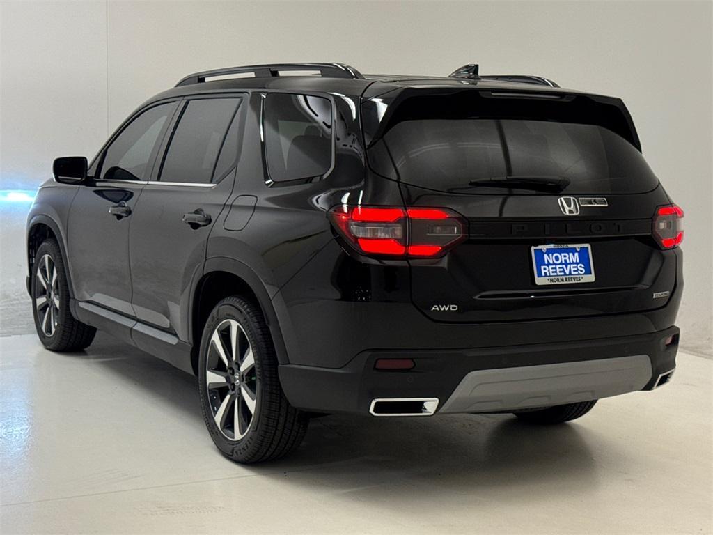 new 2025 Honda Pilot car, priced at $47,332