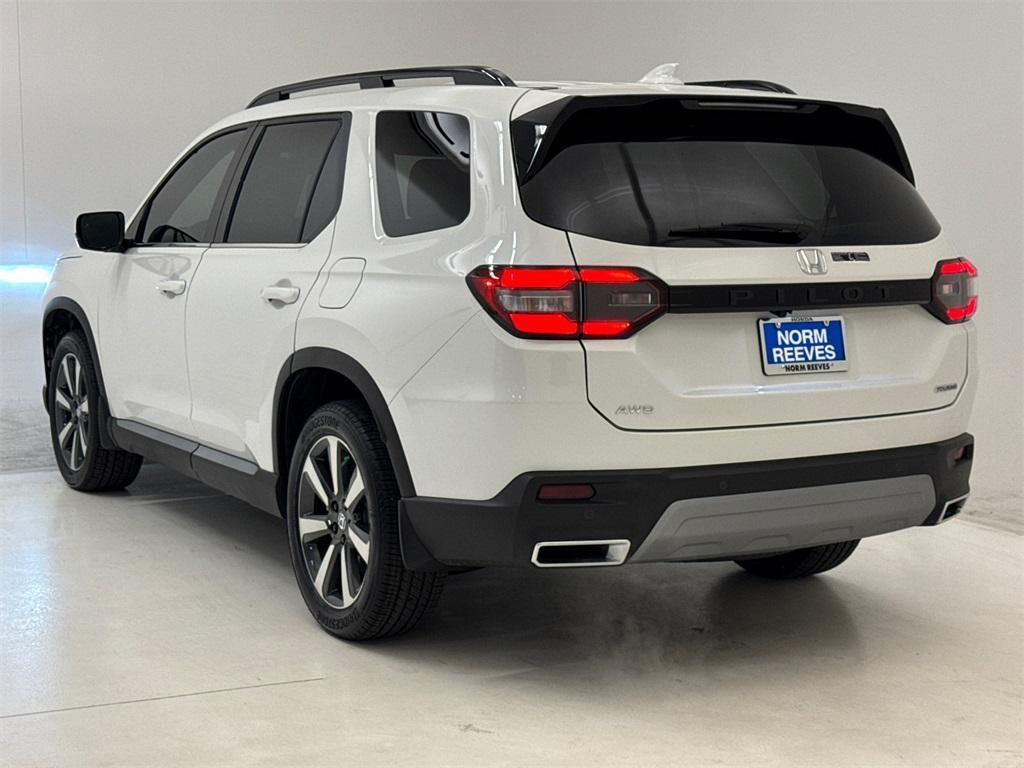 new 2025 Honda Pilot car, priced at $49,929