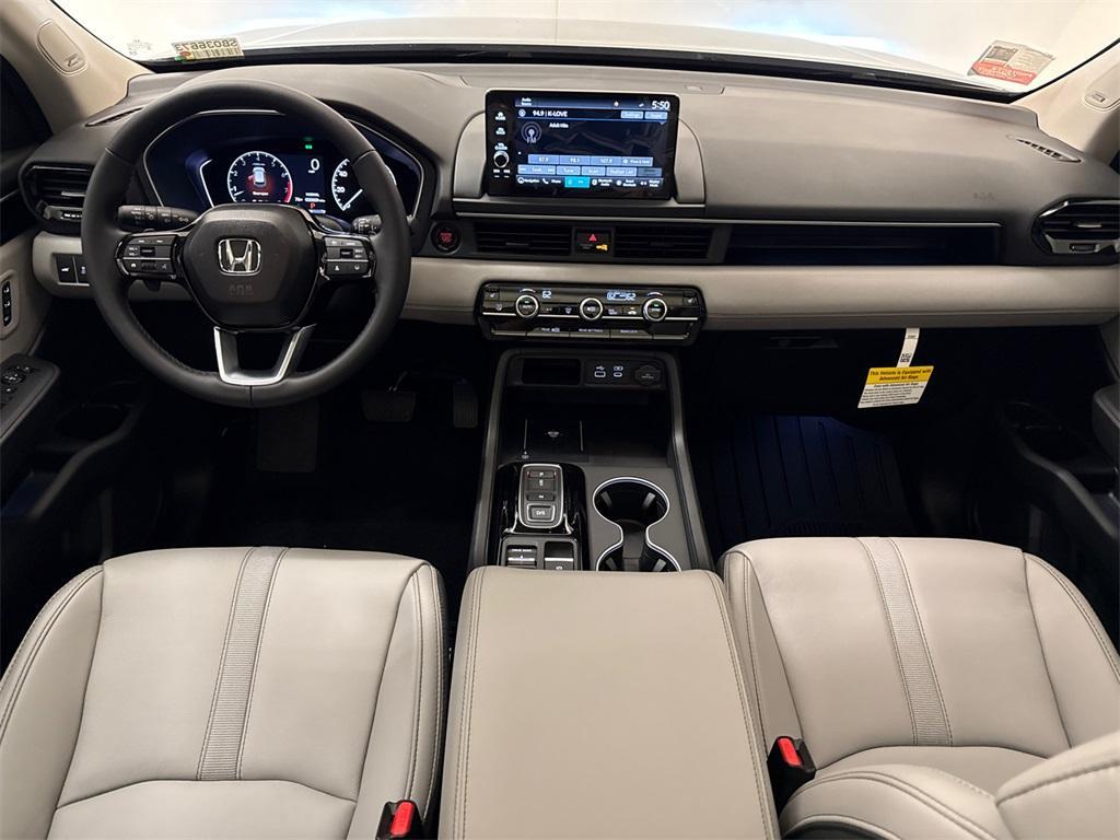 new 2025 Honda Pilot car, priced at $48,600