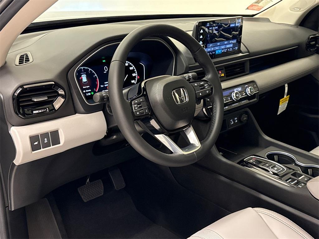 new 2025 Honda Pilot car, priced at $48,600