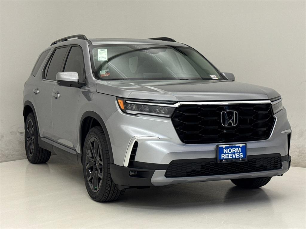 new 2025 Honda Pilot car, priced at $48,600