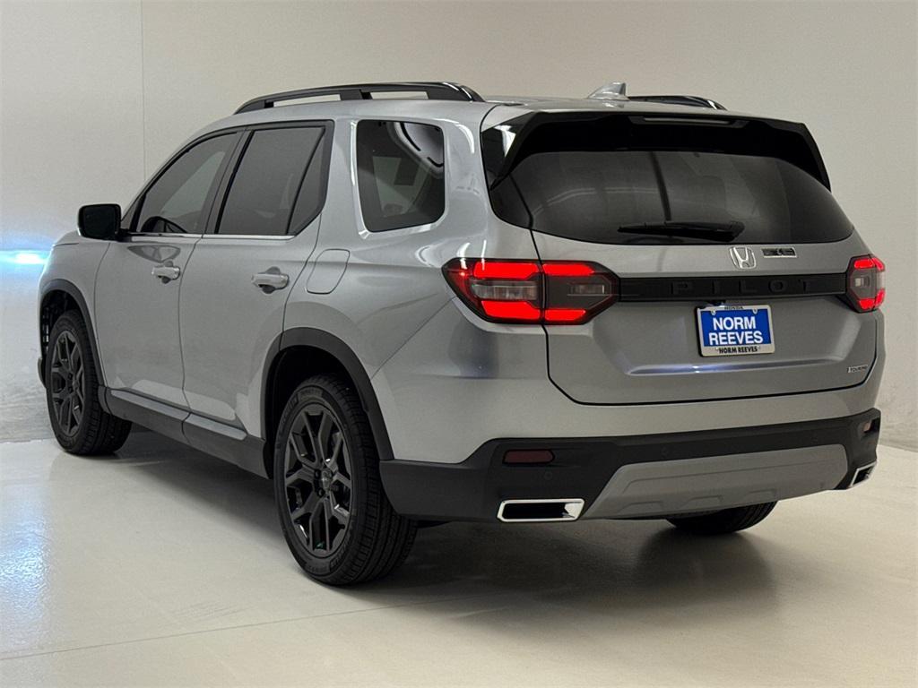 new 2025 Honda Pilot car, priced at $48,600