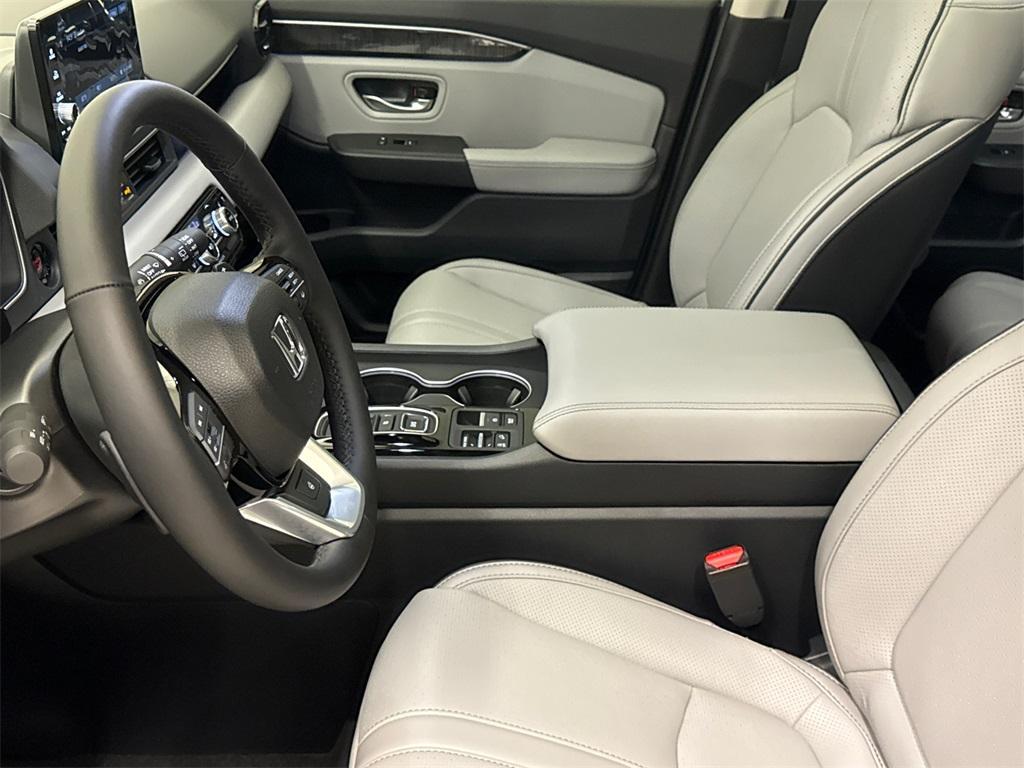 new 2025 Honda Pilot car, priced at $54,030