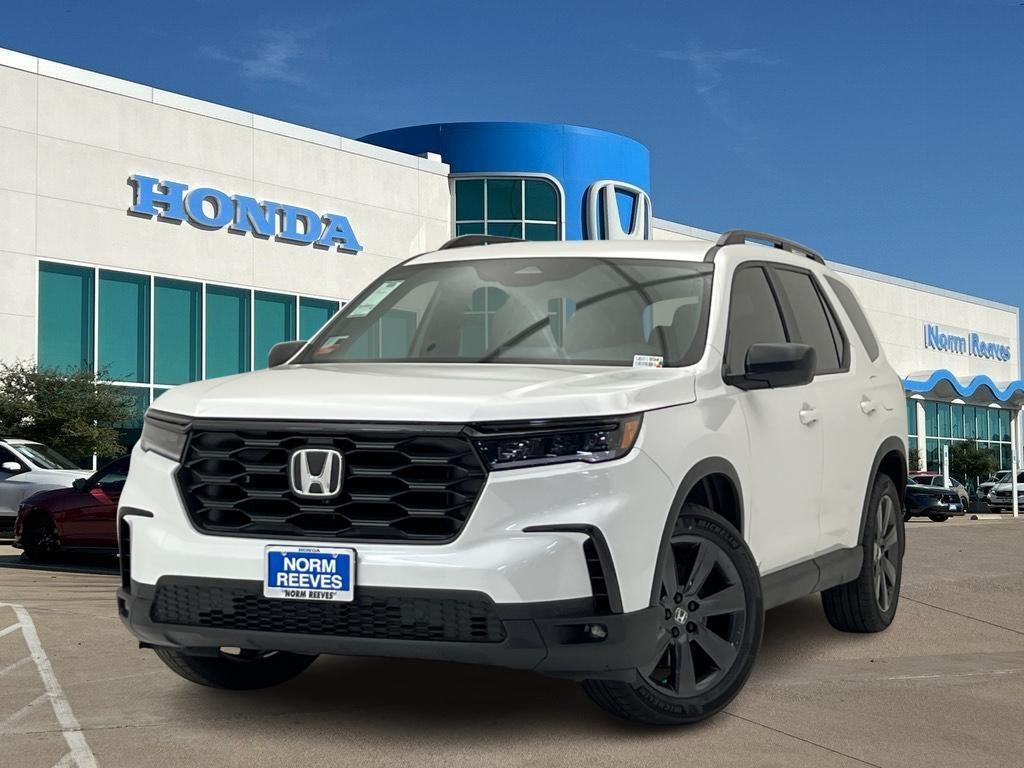 new 2025 Honda Pilot car, priced at $39,634