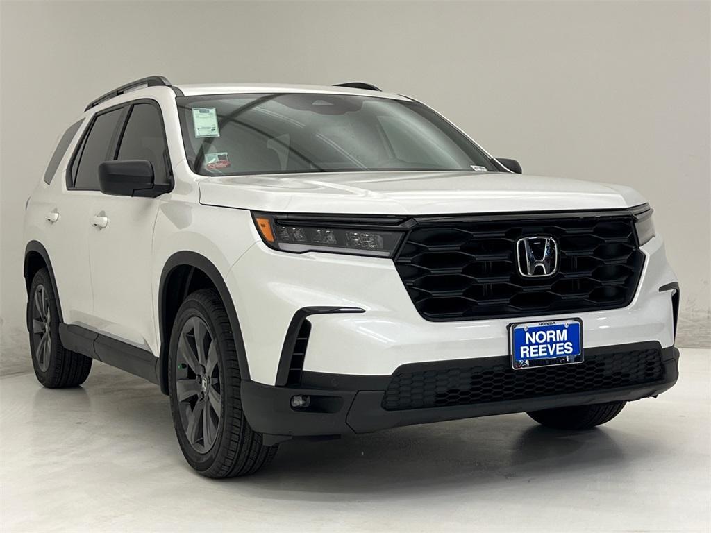 new 2025 Honda Pilot car, priced at $39,634