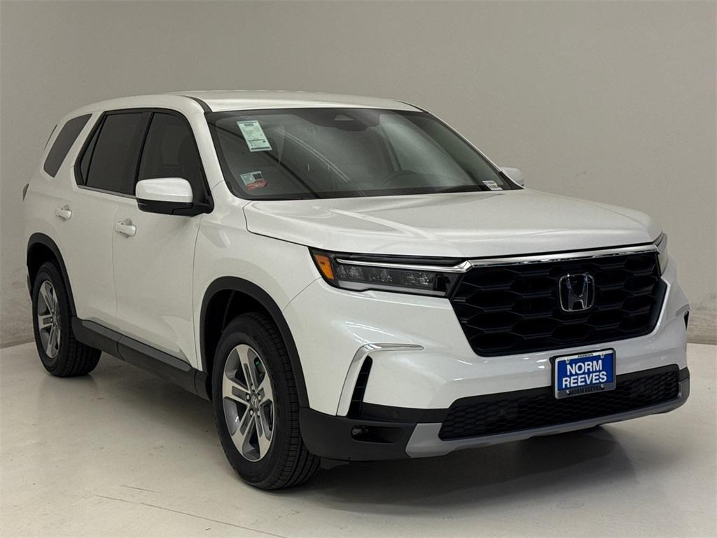 new 2025 Honda Pilot car, priced at $46,295
