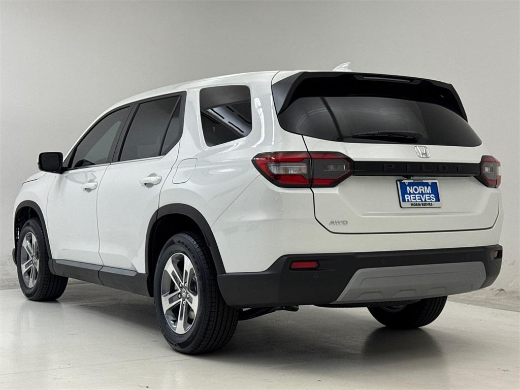 new 2025 Honda Pilot car, priced at $46,295