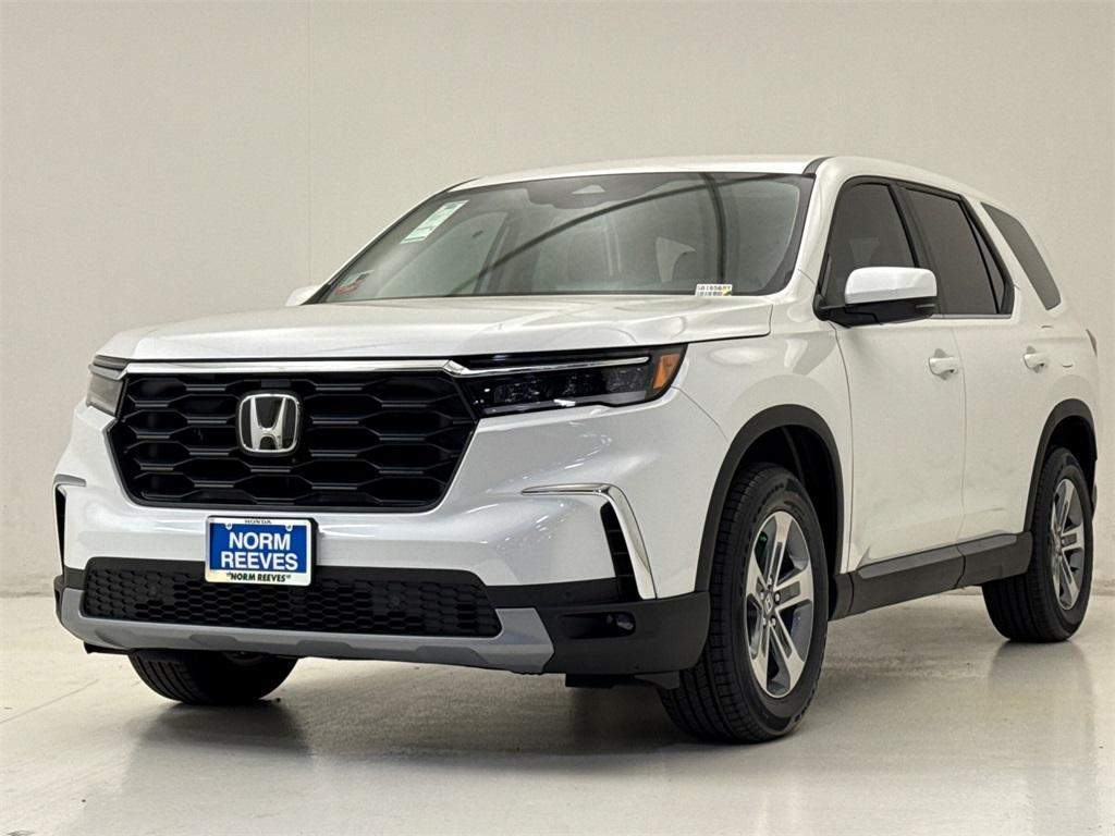 new 2025 Honda Pilot car, priced at $46,295