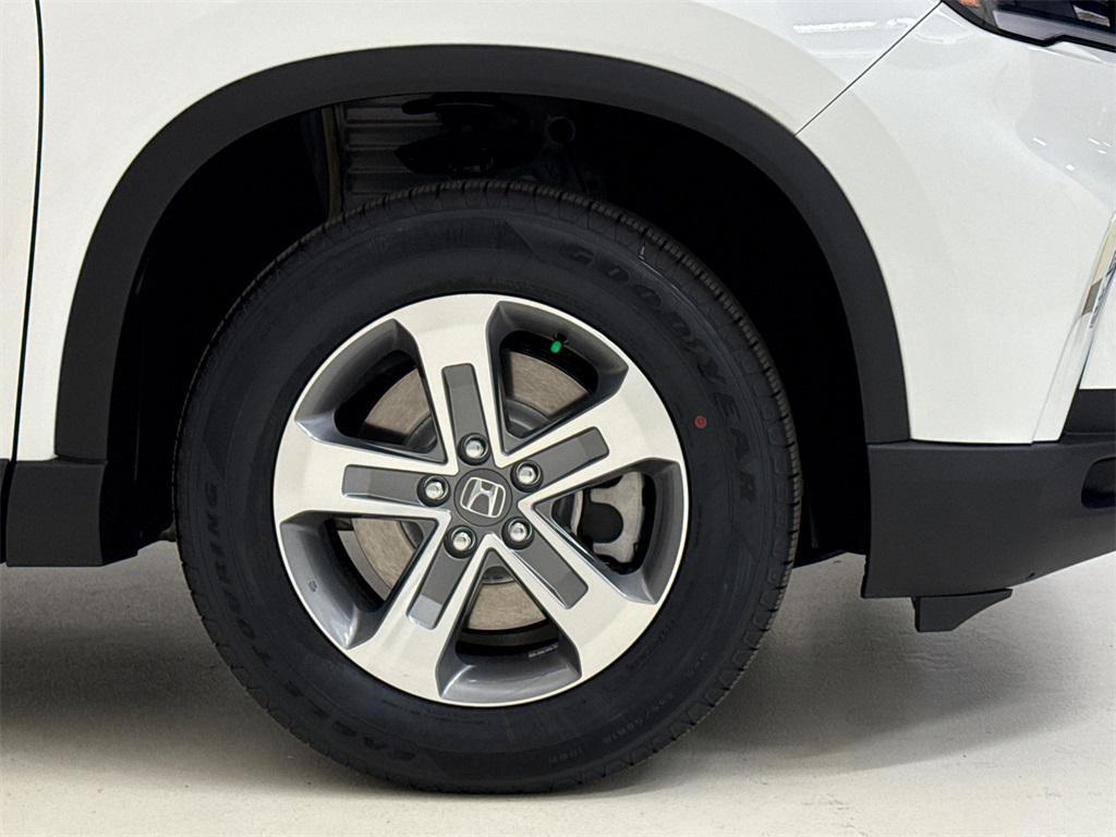 new 2025 Honda Pilot car, priced at $46,295