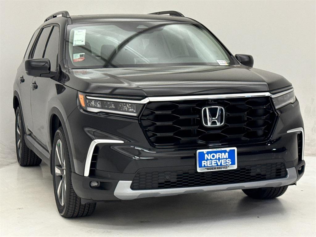 new 2025 Honda Pilot car, priced at $51,975