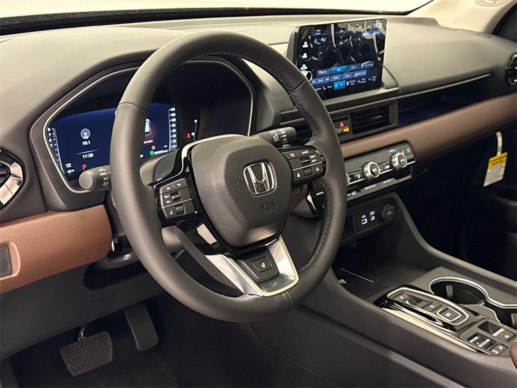 new 2025 Honda Pilot car, priced at $51,975